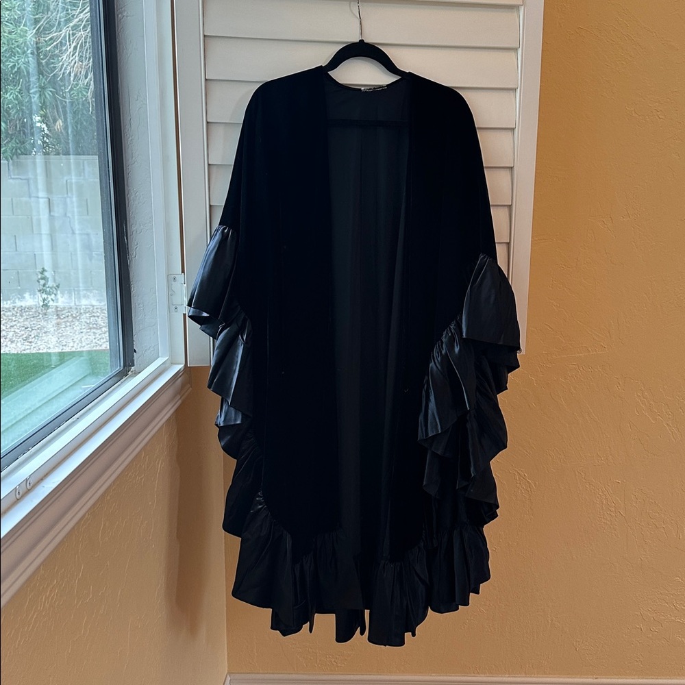 FABULOUS Opera Cape - Vintage - Elegant Black Velvet with Satin Ruffles - Wrap